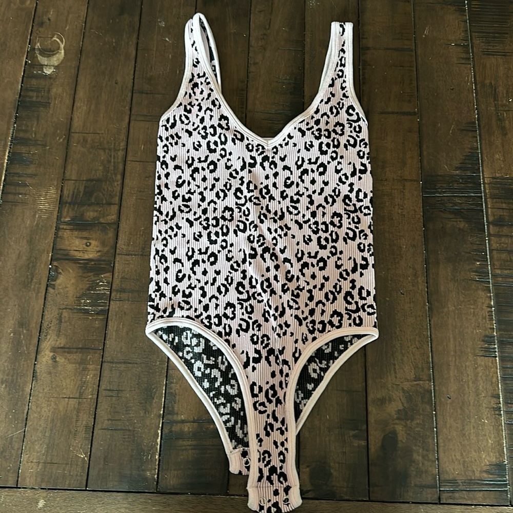 Aura size md/lg leopard tank top body suit